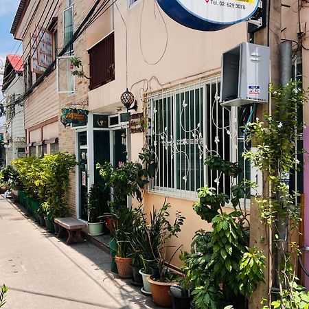 Ricos Honey Place Guesthouse Бангкок Экстерьер фото