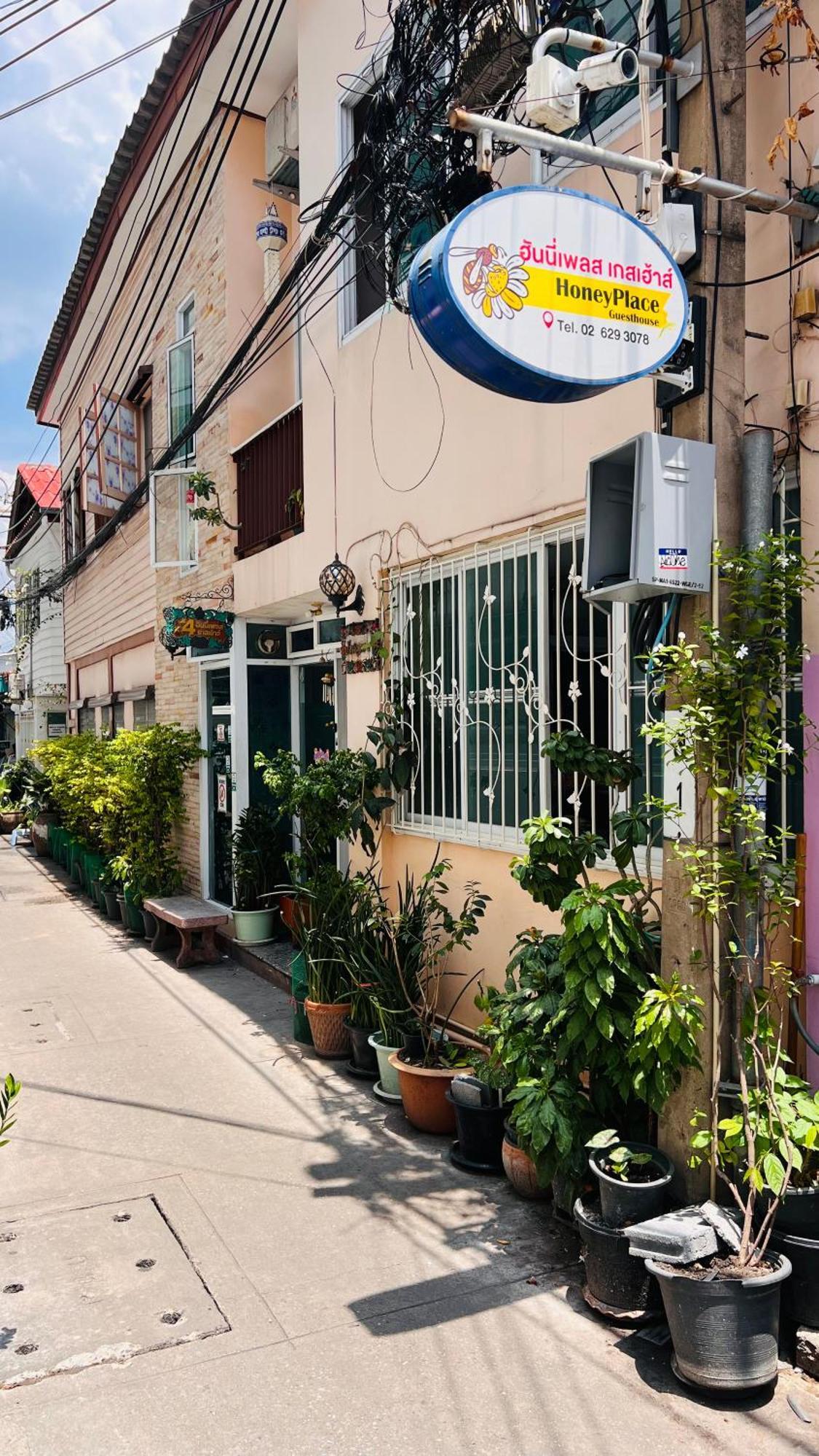 Ricos Honey Place Guesthouse Бангкок Экстерьер фото