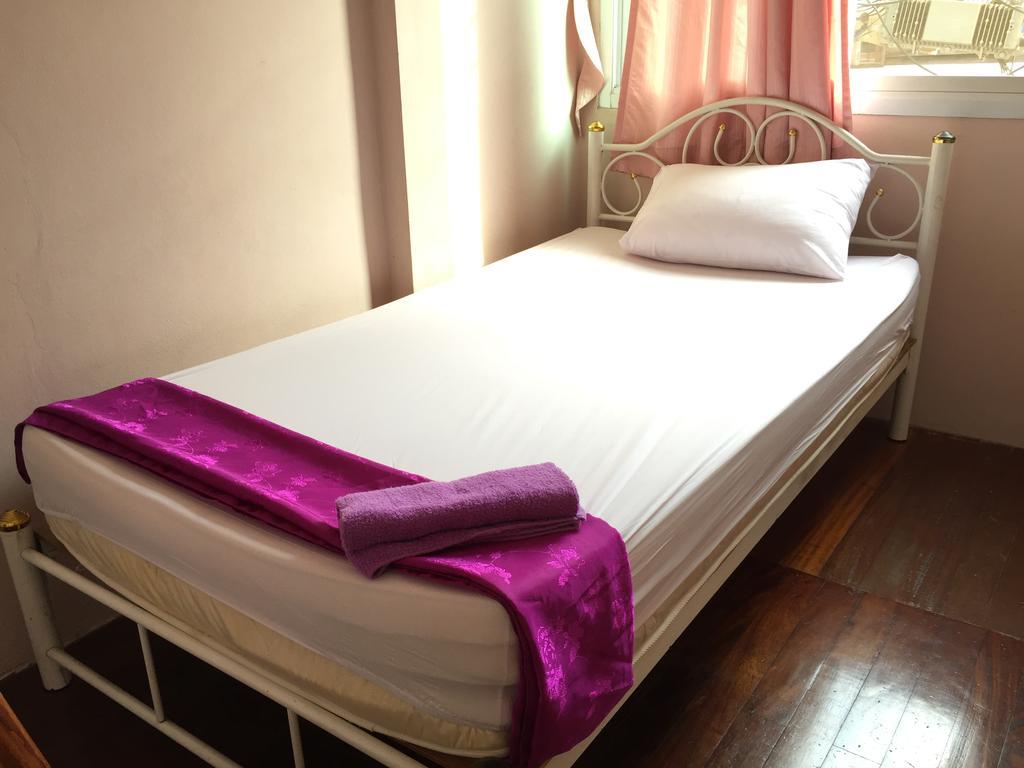Ricos Honey Place Guesthouse Бангкок Экстерьер фото