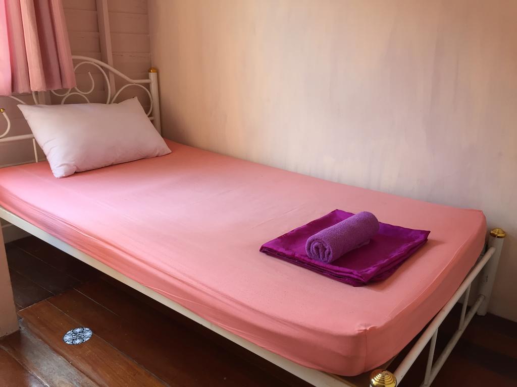 Ricos Honey Place Guesthouse Бангкок Экстерьер фото