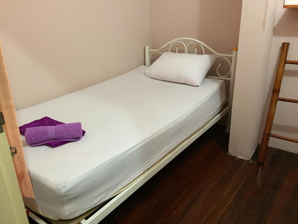 Ricos Honey Place Guesthouse Бангкок Экстерьер фото