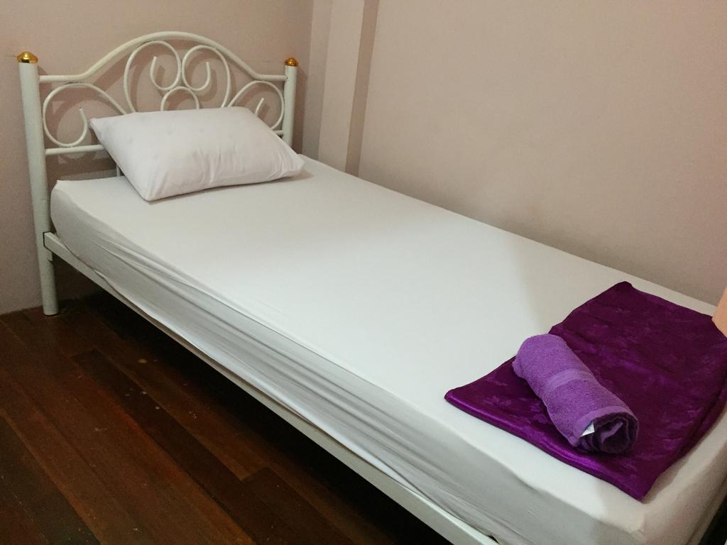 Ricos Honey Place Guesthouse Бангкок Экстерьер фото