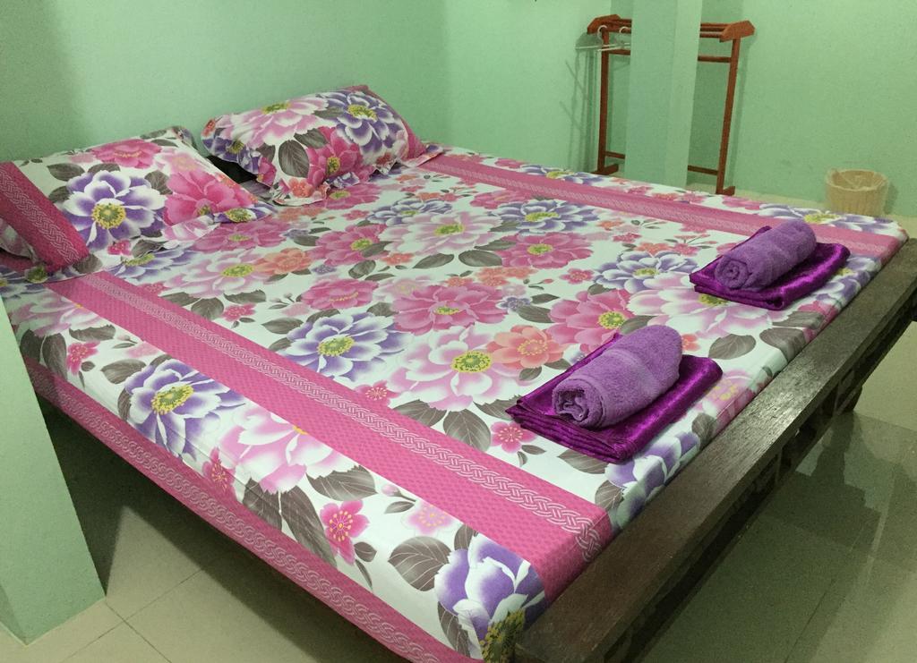 Ricos Honey Place Guesthouse Бангкок Экстерьер фото