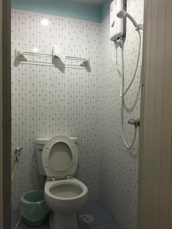 Ricos Honey Place Guesthouse Бангкок Экстерьер фото