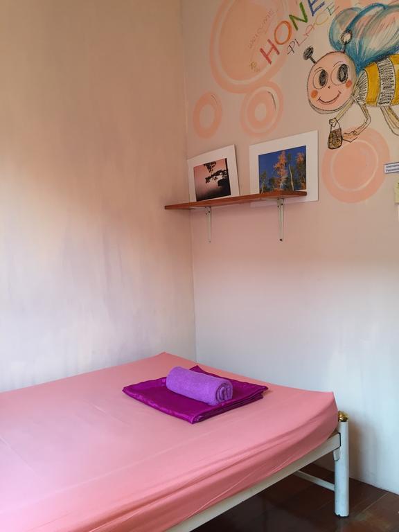 Ricos Honey Place Guesthouse Бангкок Экстерьер фото