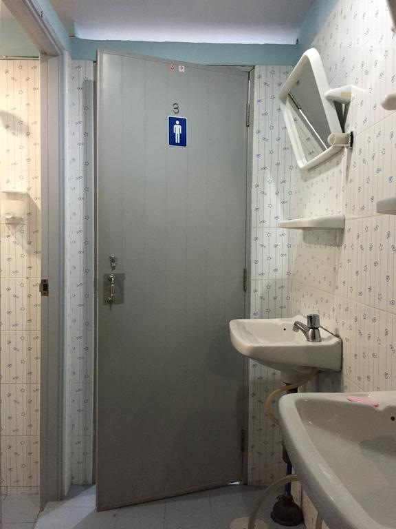 Ricos Honey Place Guesthouse Бангкок Экстерьер фото