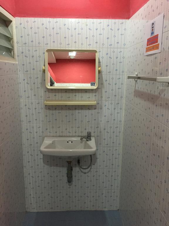 Ricos Honey Place Guesthouse Бангкок Экстерьер фото