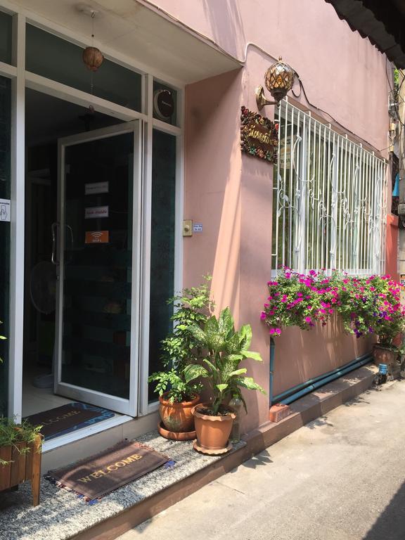 Ricos Honey Place Guesthouse Бангкок Экстерьер фото