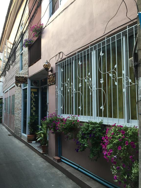 Ricos Honey Place Guesthouse Бангкок Экстерьер фото
