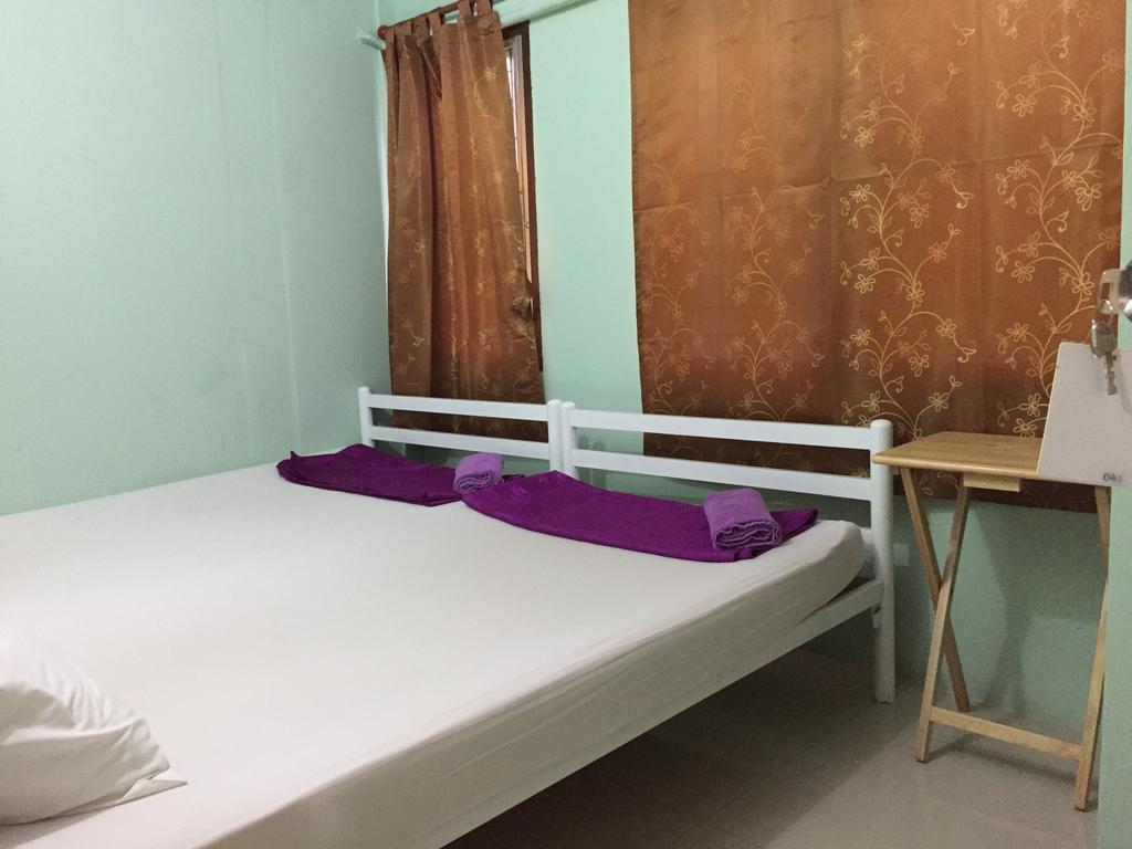 Ricos Honey Place Guesthouse Бангкок Экстерьер фото
