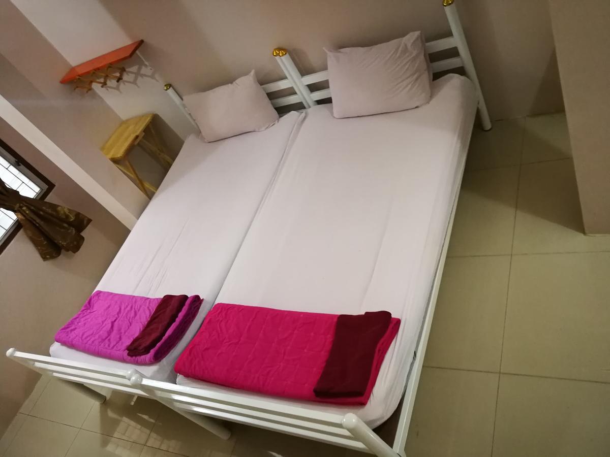 Ricos Honey Place Guesthouse Бангкок Экстерьер фото
